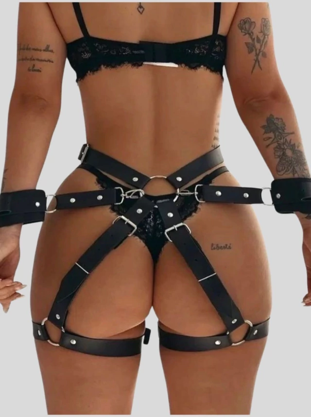 Harness para Cintura em X com Algemas Brasil Fetiche – Preto